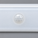 Lámpara compacta blanca con sensor de movimiento — detalle