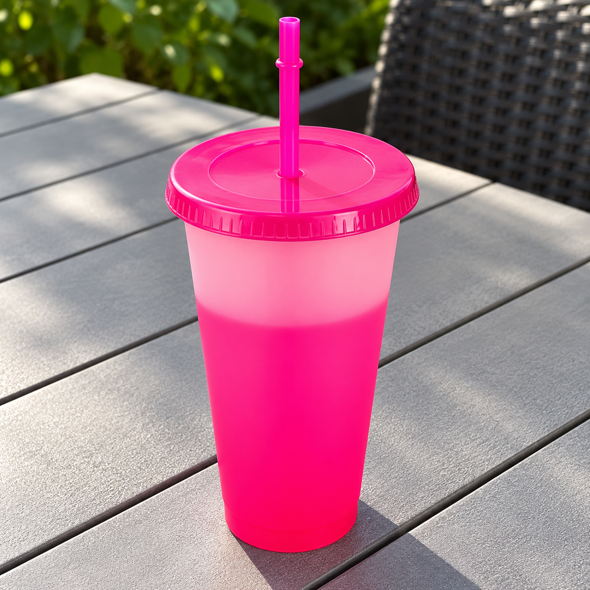 Vaso mágico rosa — vista de la tapa y popote; detalle de una pieza del paquete surtido de 10