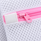 Juego blanco y rosa de cuatro bolsas de lavandería — detalle