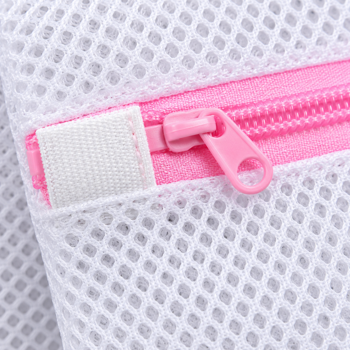 Juego blanco y rosa de cuatro bolsas de lavandería — detalle