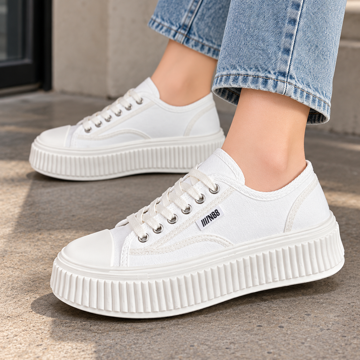 Tenis blancos con plataforma · vista de detalle · SKU 48315