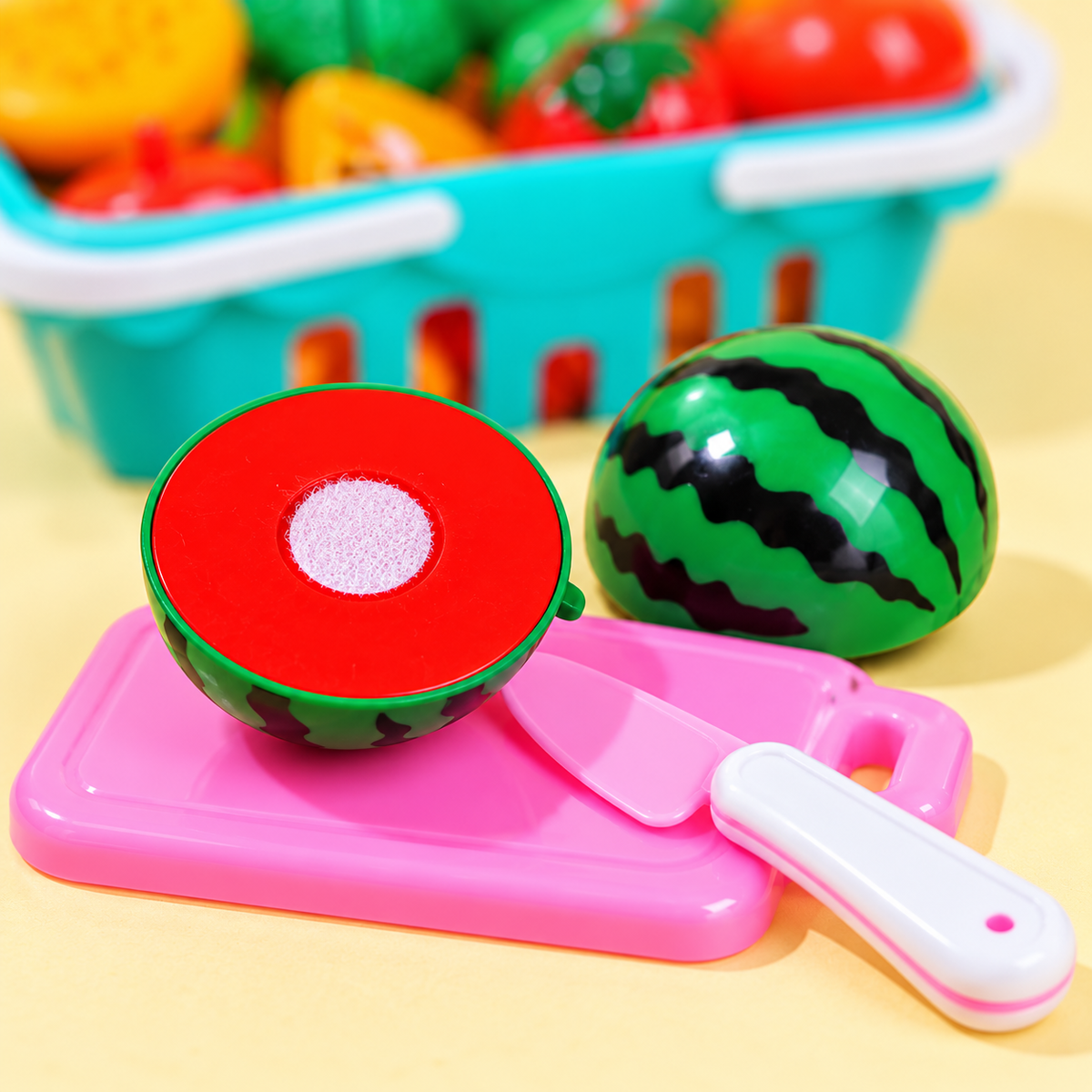 Detalle: Set de alimentos con canasta