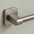 Barra gris de pared para calzado ligero o toallas — detalle