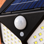 Lámpara solar negra con sensor de movimiento — detalle