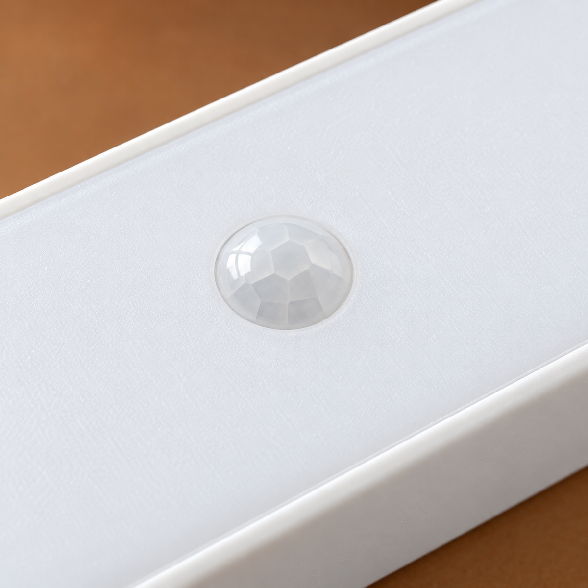 Luz LED blanca con sensor — detalle