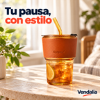 Vaso ámbar con funda, tapa y popote · portada Vendalia; color del popote al azar