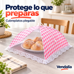 Cubreplatos rosa a cuadros con paneles de malla y encaje.