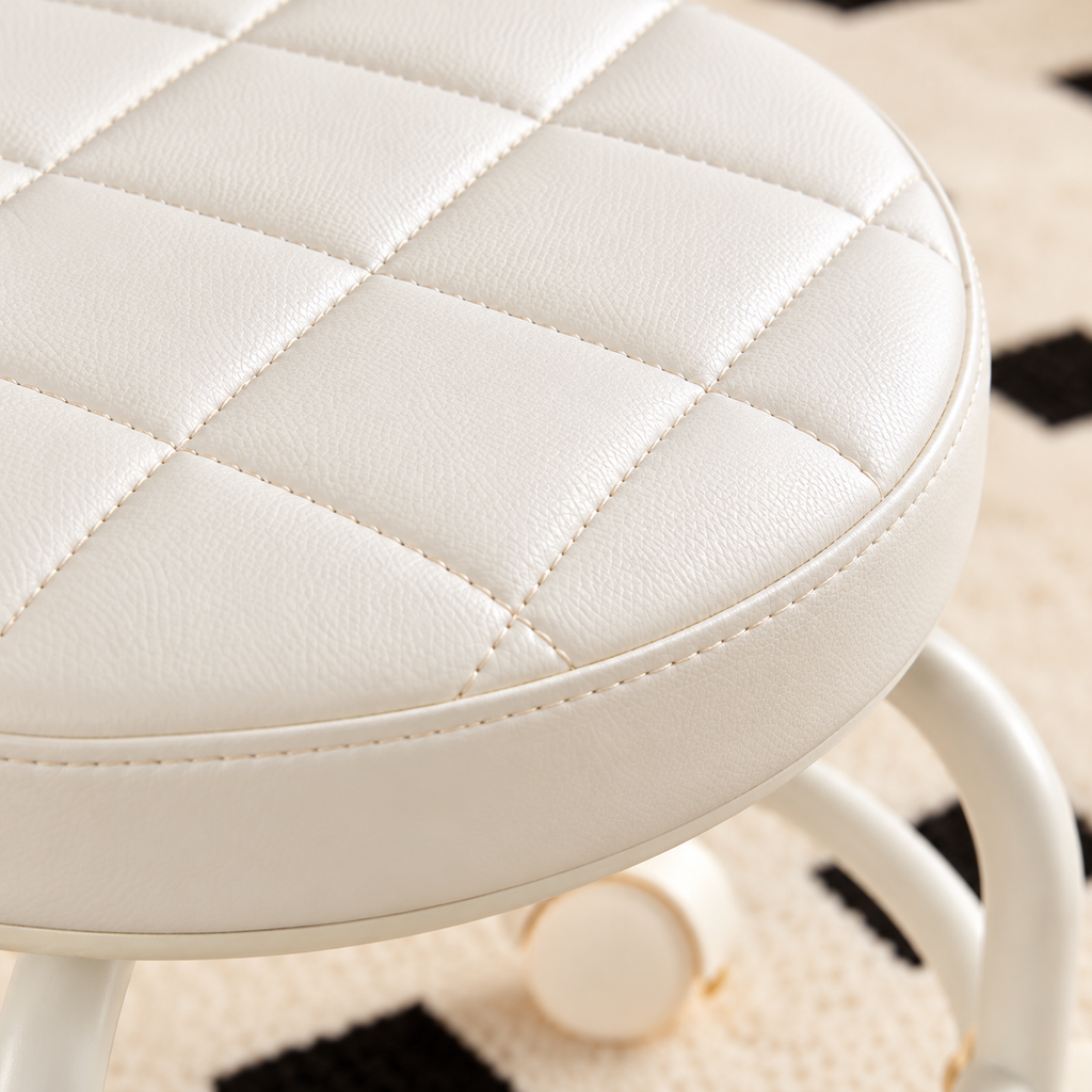 Banco compacto blanco con asiento acolchado de piel sintética — detalle del producto