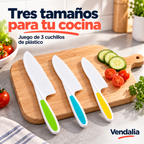 Juego de tres cuchillos de plástico blancos con mangos verde, turquesa y amarillo. Portada Vendalia.