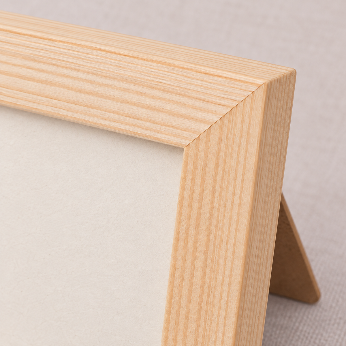 Portarretrato de acabado madera para foto de 4 × 6 pulgadas — detalle