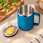 Taza térmica azul de 450 ml. Vista de detalle.