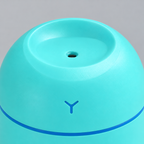 Detalle de salida superior del humidificador azul turquesa