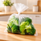 Rollo de 258 bolsas transparentes para alimentos de 35 por 45 cm. Vista de detalle o uso.