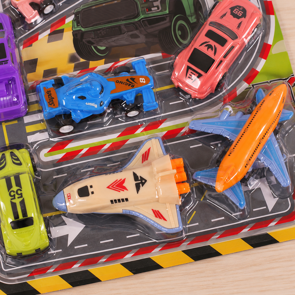 Detalle de los aviones del set de vehículos; modelos surtidos — Vendalia
