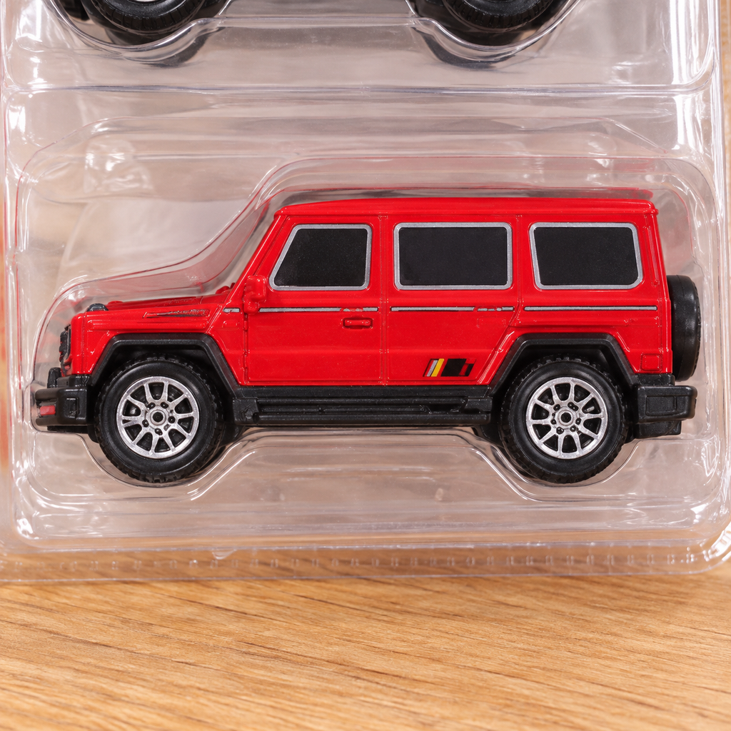 Detalle del SUV rojo del set de 5 vehículos die-cast; colección surtida de ejemplo — Vendalia