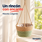 Maceta colgante tejida tipo yute color natural en mitad superior y verde salvia en inferior, cuerdas naturales y forro interior transparente — portada Vendalia