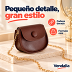 Mini bandolera café oscuro con cadena — portada Vendalia — SKU 53739