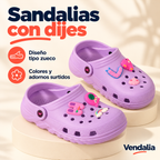 Sandalias con dijes · presentación Vendalia · SKU 53845