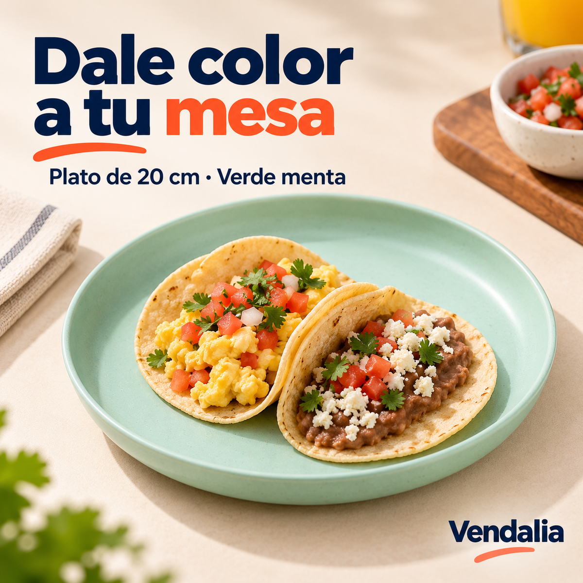 Plato redondo verde menta de 20 cm con comida como ejemplo de presentación; portada Vendalia. Los alimentos no se incluyen.