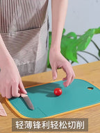Demostración del cuchillo en otros colores; se vende en negro con funda.