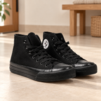 Bota Todo Negro NJH112 18/21 Paq 12 Pares HDROF en ambiente Vendalia — muestra del modelo incluido en el paquete