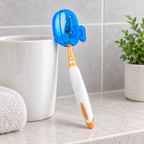 Clip protector azul para cepillo de dientes, demostración de uso — Vendalia