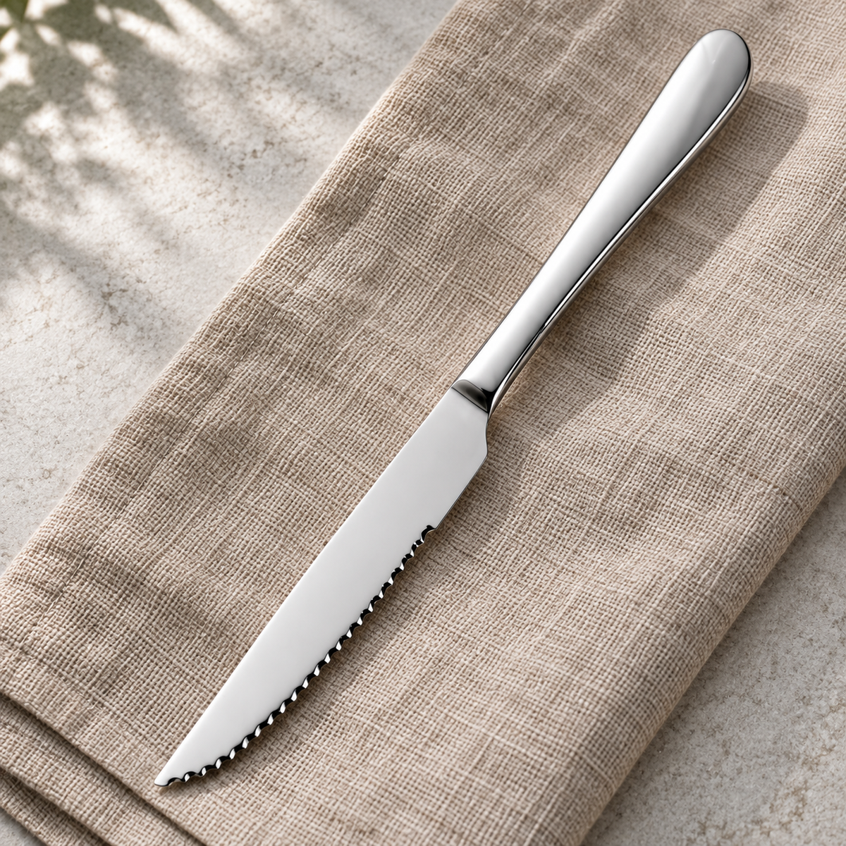 Cuchillo de Mesa en Acero Inoxidable en ambiente de hogar — Vendalia