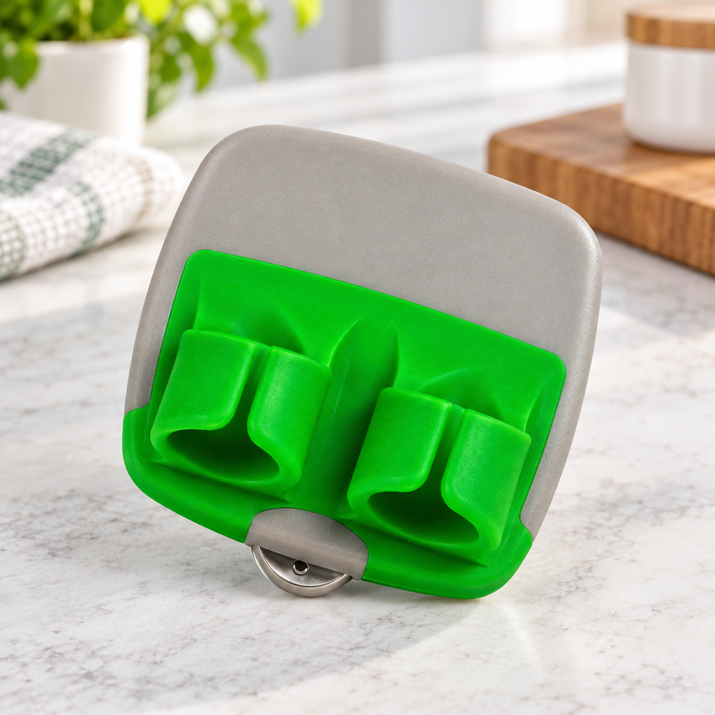 Pelador Manual de Mano con Doble Anillo en ambiente de hogar — Vendalia. La fotografía muestra un ejemplo de color; el color recibido puede variar según disponibilidad.