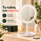 Espejo LED blanco con base organizadora y logo Vendalia abajo a la derecha