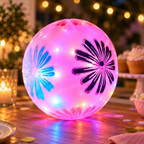 Globos LED Decorativos con Diseños · Paquete de 50 piezas en ambiente de hogar — Vendalia. La fotografía muestra un globo inflado como ejemplo. La venta corresponde al paquete de 50 piezas; diseños y colores surtidos según disponibilidad.