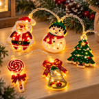 Luces Navideñas Decorativas con Figuras en ambiente de hogar — Vendalia. Fotografía de detalle de una parte de la serie de luces navideñas. Los objetos decorativos del ambiente no están incluidos.