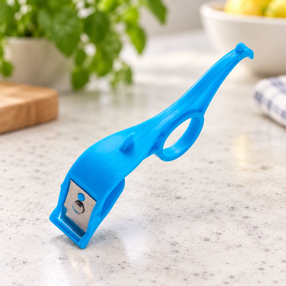 Pelador de Frutas Ergonómico y Compacto en ambiente de hogar — Vendalia