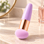 Aplicador de Maquillaje Tipo Brocha con Esponja Suave Lila en ambiente Vendalia