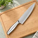 Cuchillo de Chef de Acero Inoxidable en ambiente de hogar — Vendalia