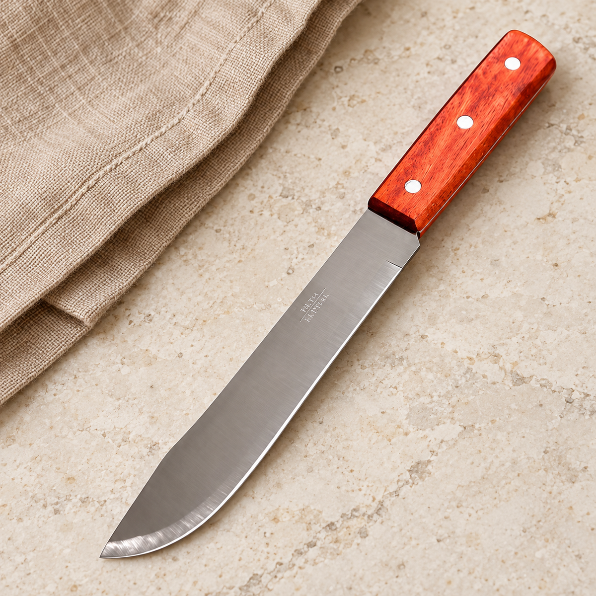 Cuchillo de acero inoxidable en ambiente de hogar — Vendalia