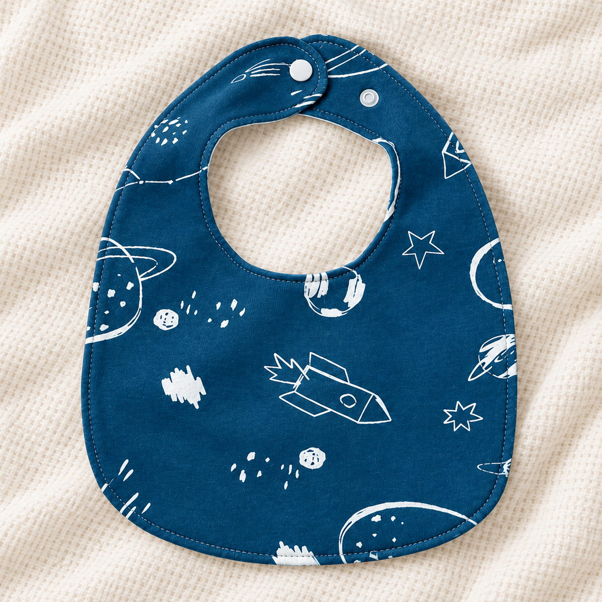 Babero Infantil con Diseño Espacial en ambiente Vendalia