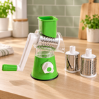 Rallador manual con soporte y 3 cilindros intercambiables en ambiente de hogar — Vendalia