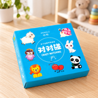 Juego de cartas educativas para niños en ambiente de hogar — Vendalia. La fotografía muestra un ejemplo de diseño. El diseño se envía al azar, según disponibilidad.