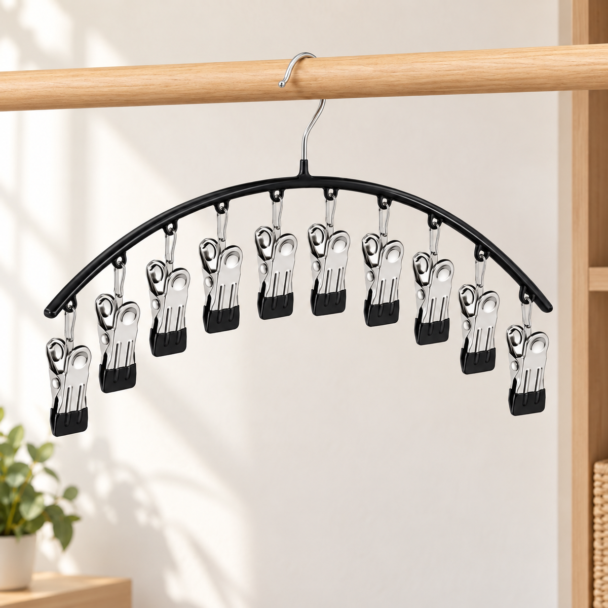 Gancho Organizador con Pinzas para Ropa en ambiente de hogar — Vendalia
