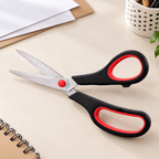 Tijeras ergonómicas de acero inoxidable 19 cm · fotografía ambientada de Vendalia · SKU 53346