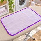 Malla protectora textil para planchar ropa 40 x 60 cm en ambiente de hogar — Vendalia. La fotografía muestra la malla protectora en uso. El burro de planchar y otros objetos del ambiente no están incluidos.