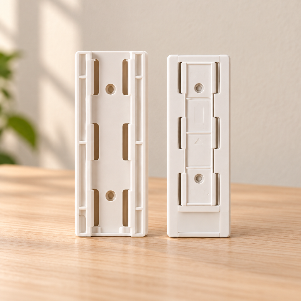 Soporte Adhesivo para Regleta Eléctrica o controles · fotografía ambientada de Vendalia · SKU 53430