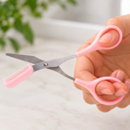 Tijeras para cejas con peine — Vista de detalle.