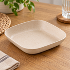 Mini Plato Cuadrado Hondo de Plástico beige en ambiente de hogar — Vendalia