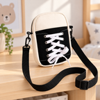 Bolso Infantil Diseño Tenis con Correa Negro en ambiente Vendalia