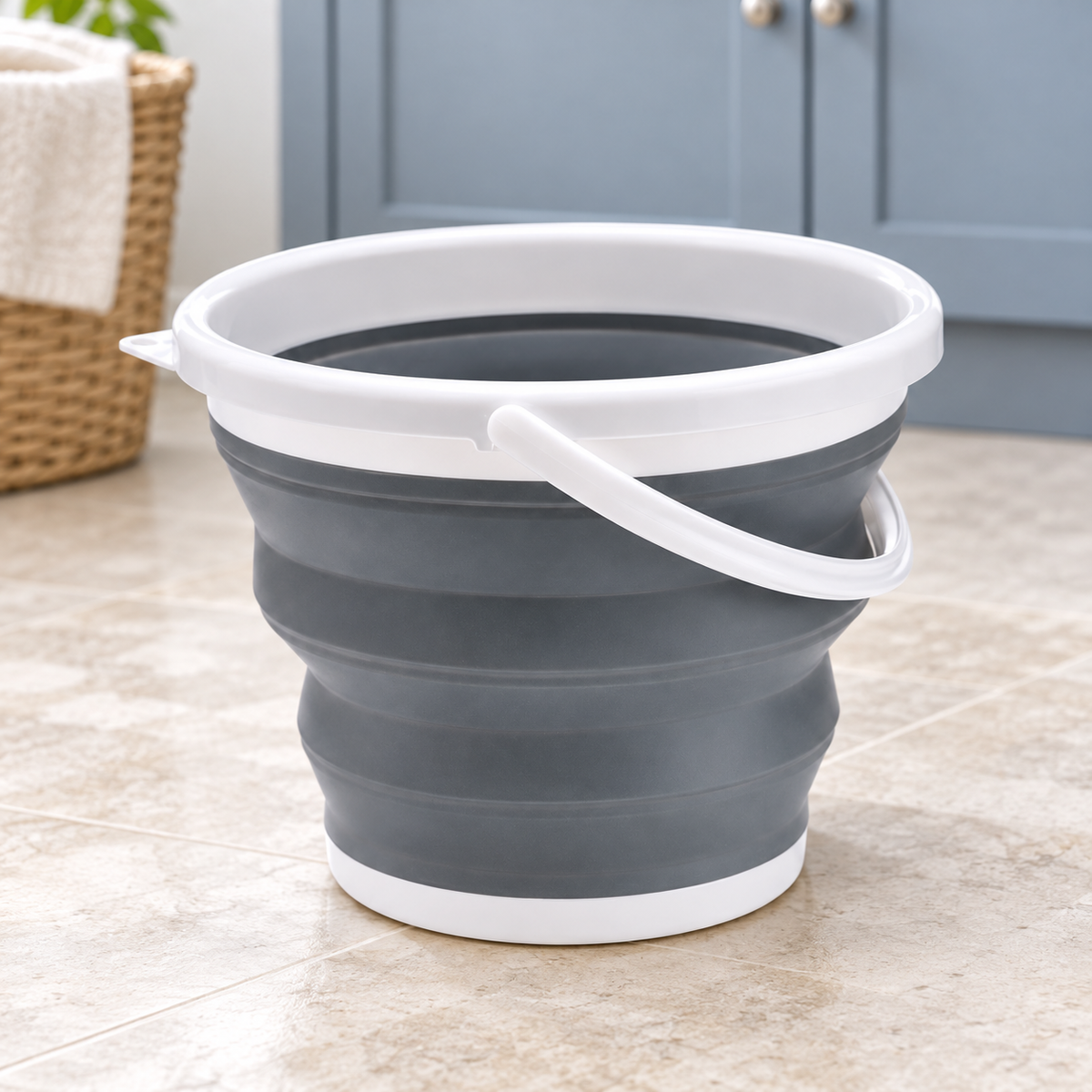 Cubeta Plegable Multifuncional Gris (Grande) en ambiente de hogar — Vendalia