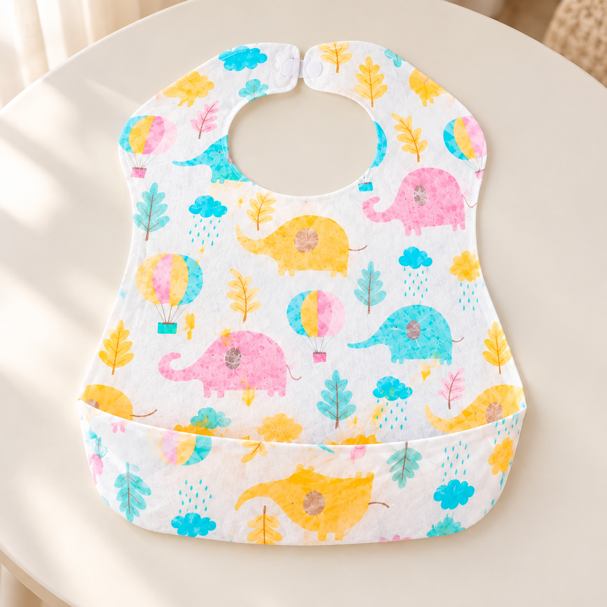 Babero Desechable Infantil con Bolsillo en ambiente Vendalia