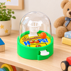 Mini Juego de Básquet Portátil Colores Surtidos en ambiente de hogar — Vendalia. La fotografía muestra el modelo en verde. El color se envía surtido según disponibilidad del proveedor. Los elementos decorativos del entorno no están incluidos.