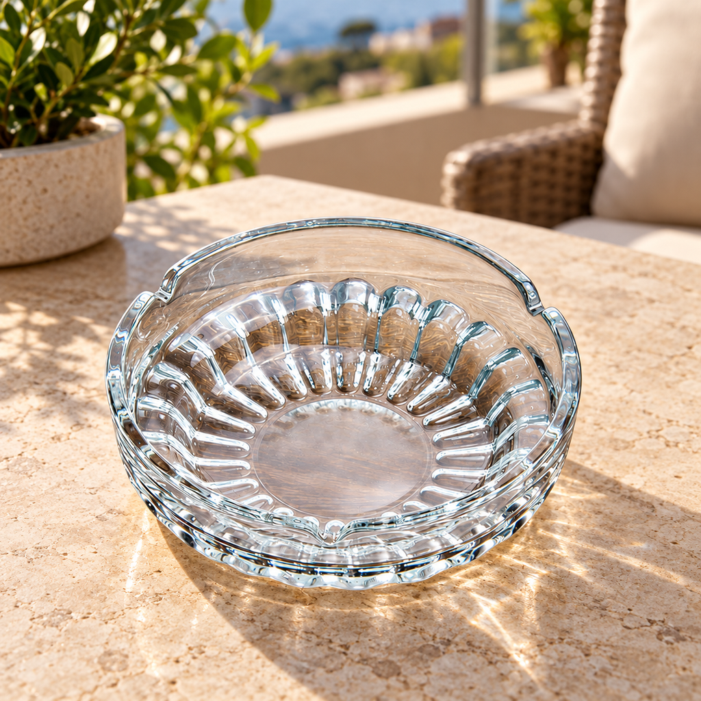 Cenicero Transparente Redondo de Cristal en ambiente de hogar — Vendalia