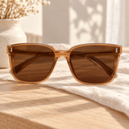 Lentes de Sol Cuadrados Ámbar con Micas Café en ambiente de hogar — Vendalia